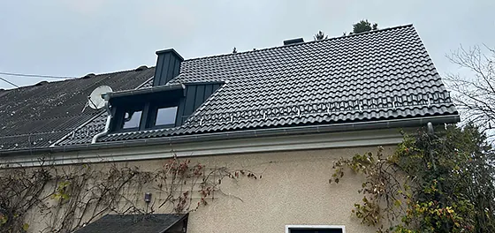 Steildach Mehrfamilienhaus - Dacharbeiten Meurerbedachungen